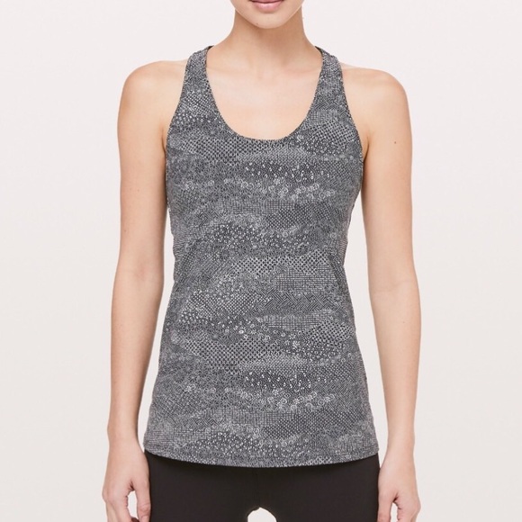 💫LULULEMON 💫CROSS CONDITIONING 2-in-1 TANK - Picture 4 of 5